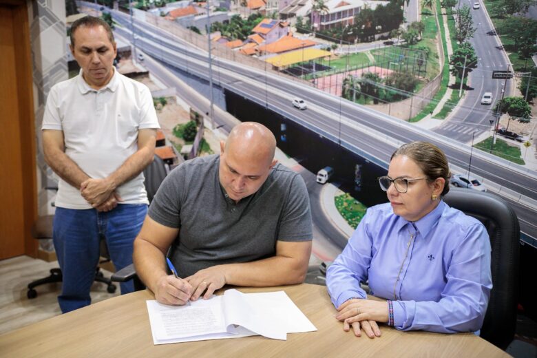 Lei sancionada pelo prefeito institui selo Cuiaba Protege Mulheres
