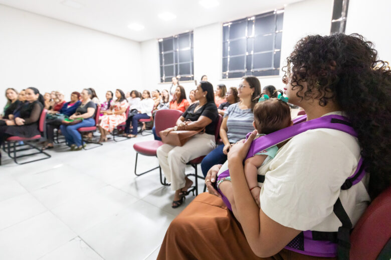 Mais de 70 mulheres de Cuiaba participam de palestra sobre lideranca e inteligencia emocional