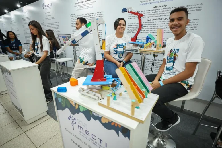 Estudantes apresentam trabalhos durante XVI MECTI