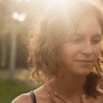 Mulher com sentimento de alívio