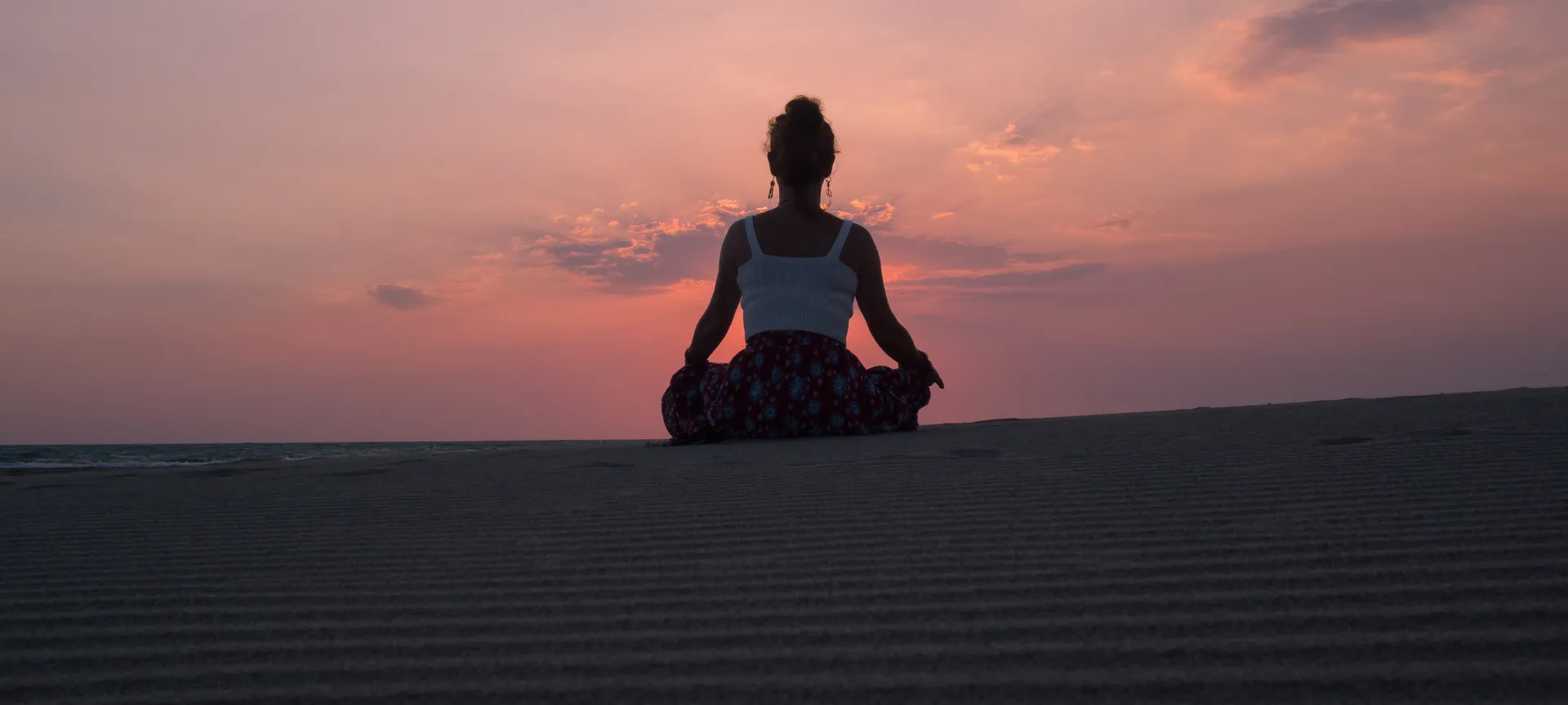 Mulher meditando