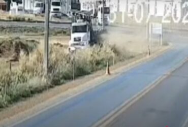 O veículo do médico Breno Altoé Lopes bateu na traseira de uma carreta, perdeu o controle da direção e capotou