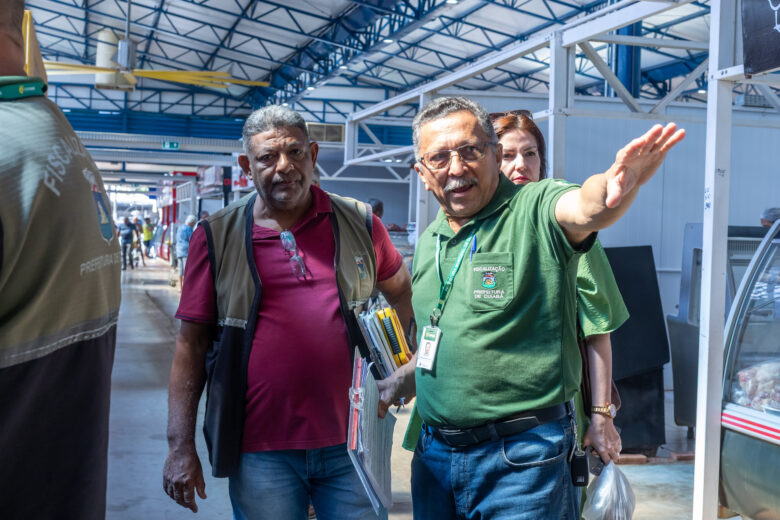 Prefeitura de Cuiaba orienta permissionarios do Mercado do Porto para regularizacao