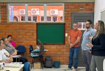 Profissionais de enfermagem participam de capacitacao sobre atualizacao vacinal e boas praticas em Varzea Grande