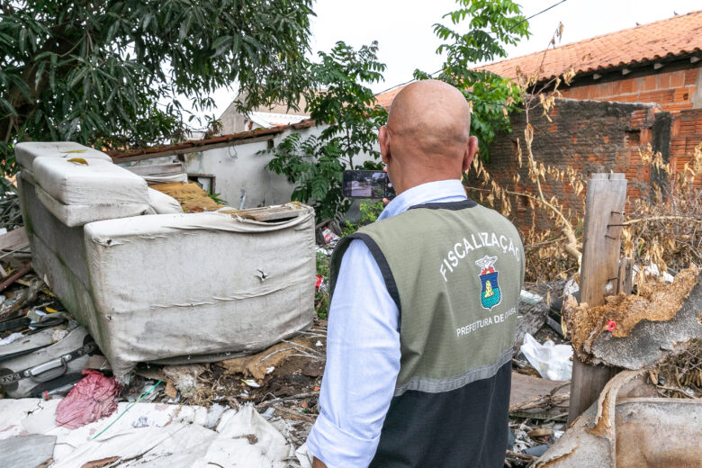 Proprietarios sao notificados para limpeza de terrenos em Cuiaba