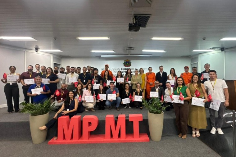 Servidores do Ministerio Publico de Mato Grosso recebem certificado por curso de brigada