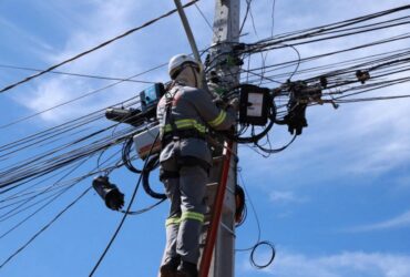 Setembro comeca com mutirao de limpeza na rede eletrica de Sorriso