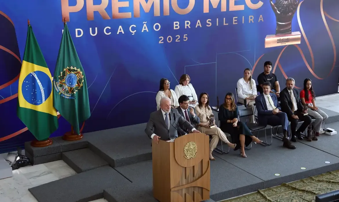 Brasília (DF) 11/08/2025 - Presidente da República, Luiz Inácio Lula da Silva, participa da cerimônia de entrega do Prêmio MEC da Educação Brasileira, no Palácio do Planalto. Foto: Valter Campanato/Ag