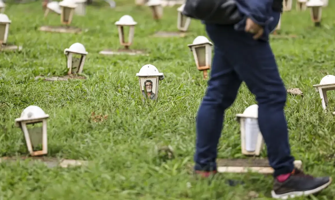 Brasileiros esquecem benefícios e deixam de resgatar até R$ 50 mil após morte de parentes