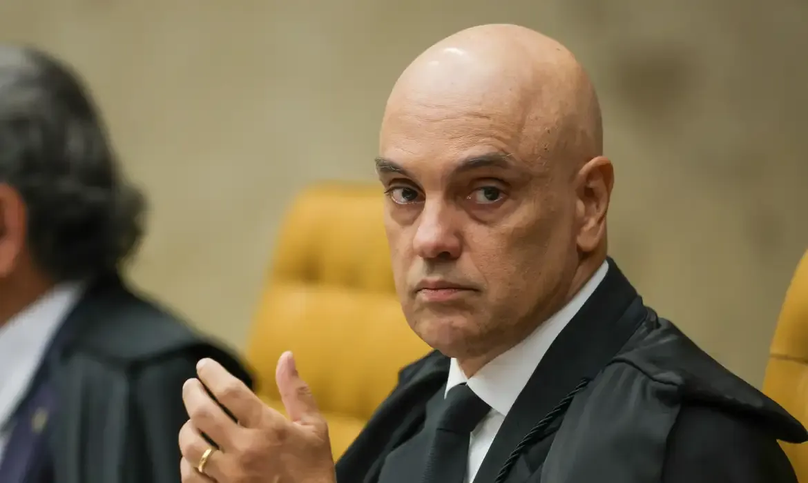 Moraes autoriza vigilância integral de Bolsonaro pela polícia penal