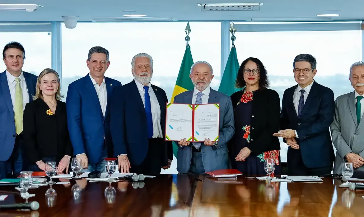 04.08.2025 – Presidente Lula sanciona Projeto de Lei nº 847/2025, que aprimora a destinação de recursos do Fundo Nacional de Desenvolvimento Científico e Tecnológico (FNDCT)