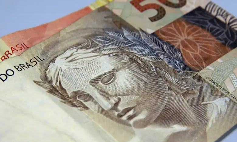 Riqueza do 0,1% mais rico cresce cinco vezes acima da média nacional