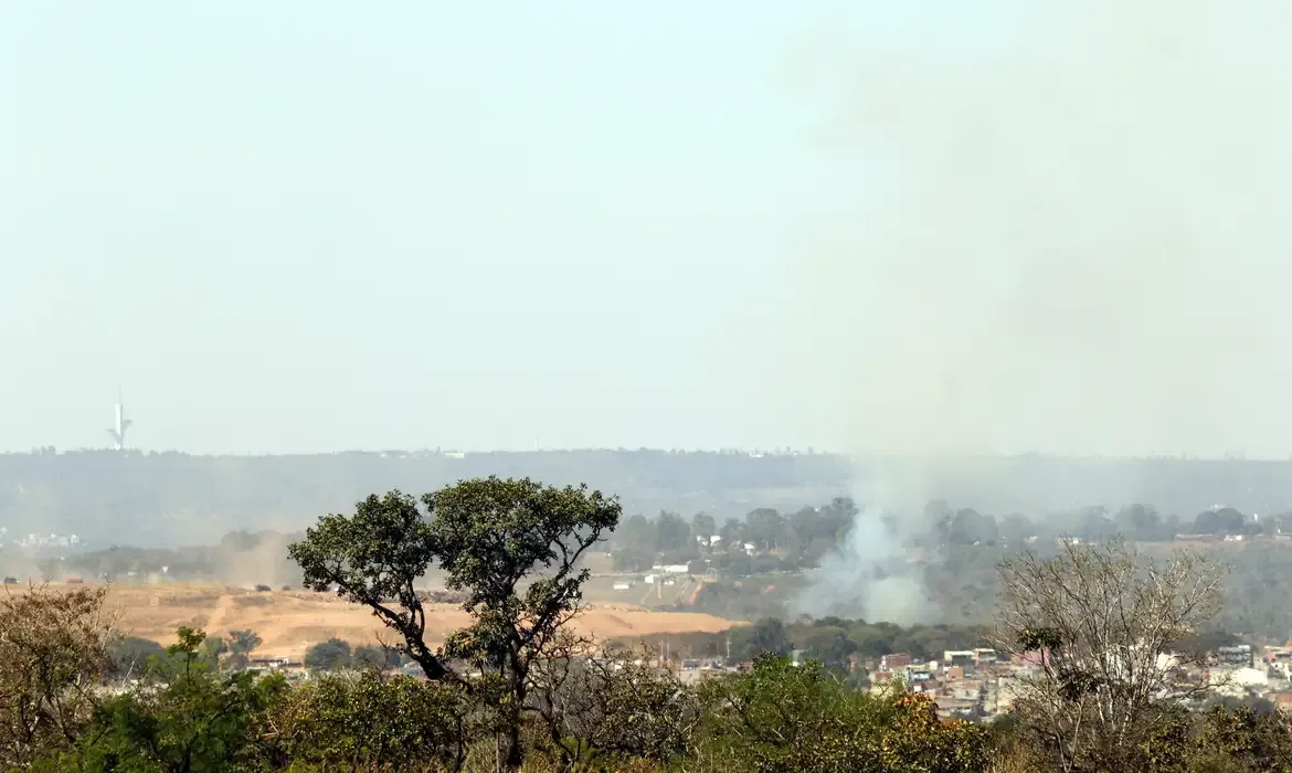 Cetesb suspende queimas para reduzir riscos de incêndios em São Paulo