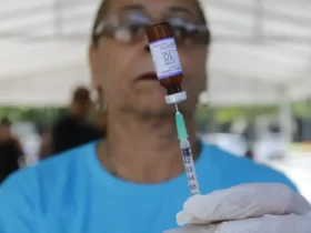 Primeiro dia da campanha estadual do Dia D de Vacinação Contra o Sarampo no Rio de Janeiro, caminhão itinerante da Secretaria Estadual de Saúde