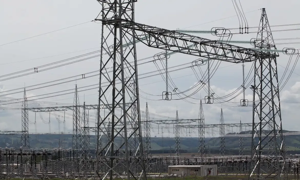 Hitachi inaugura fábrica em Pindamonhangaba para data centers e energia