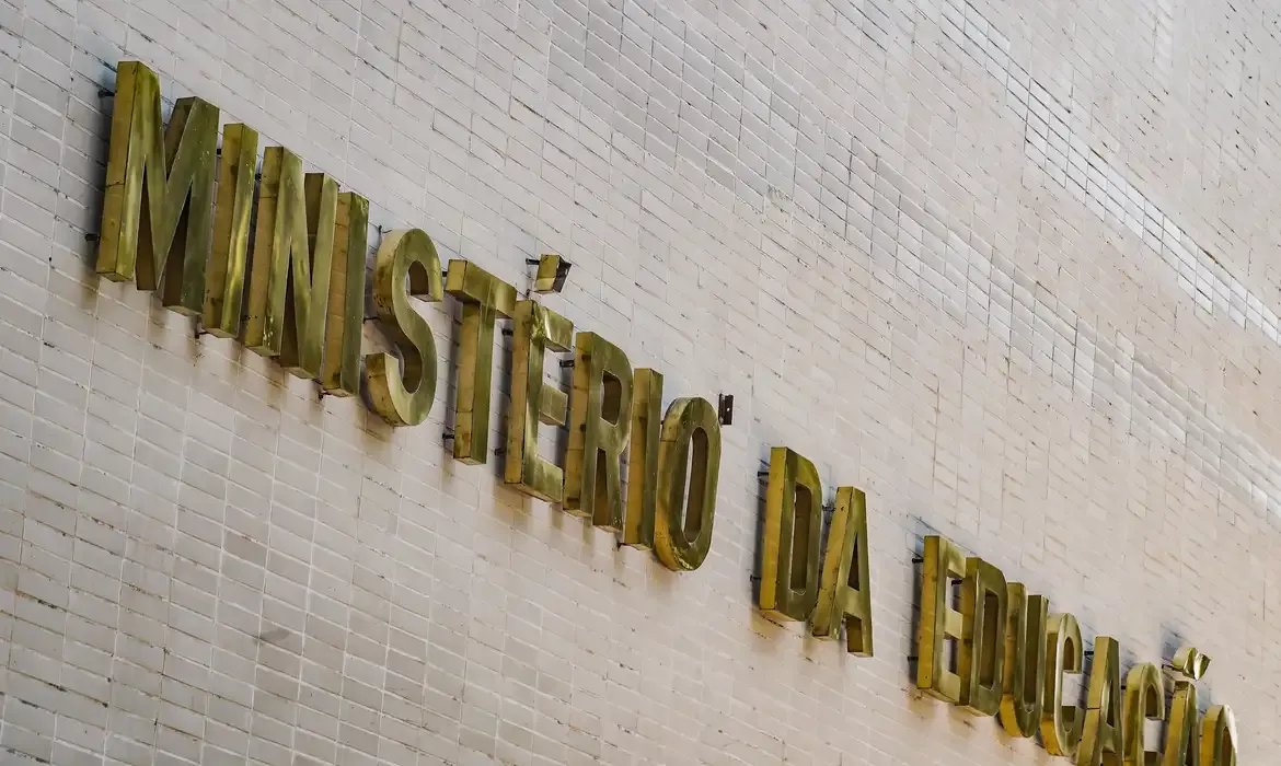 Mec disponibiliza curso de 180 horas para professores do ensino médio