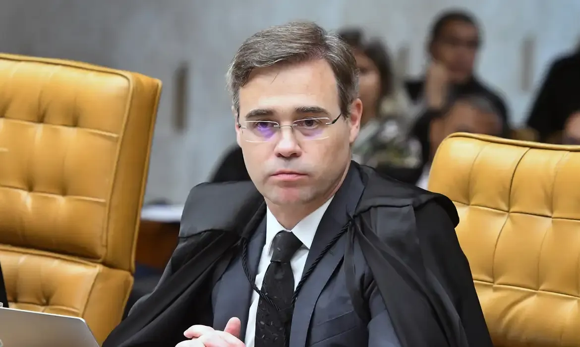 Mendonça defende autocontenção e critica ativismo judicial no Brasil