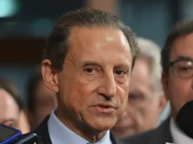 O presidente da Federação das Indústrias do Estado de São Paulo (Fiesp), Paulo Skaf, fala à imprensa depois de audiência com o presidente do Senado, Renan Calheiros, no Congresso Nacional (Antonio Cru