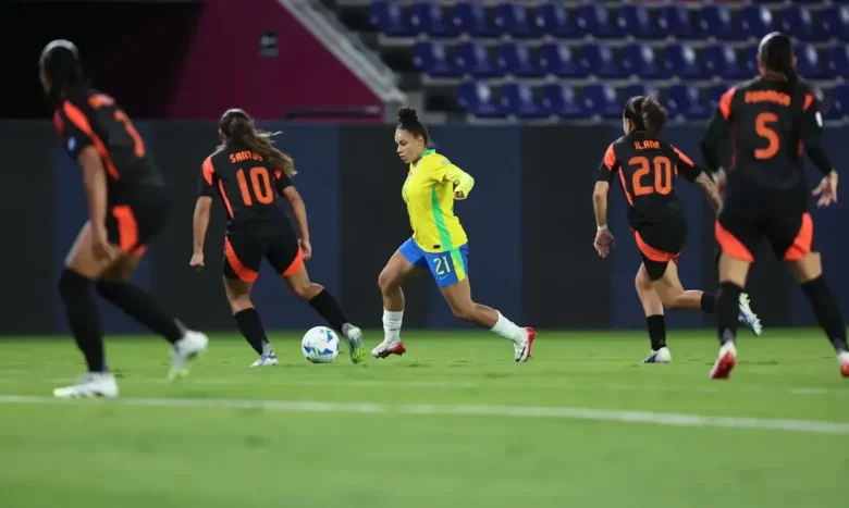 Equador, 25/07/2025 - Lance de jogo entre Brasil e Colômbia válido pela Copa América de futebol feminino. Foto: Lívia Villas Boas/CBF