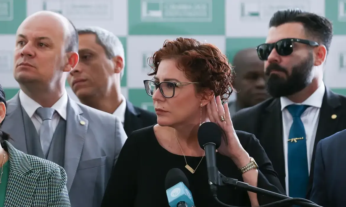 STF condena Carla Zambelli a cinco anos de prisão por porte ilegal de arma