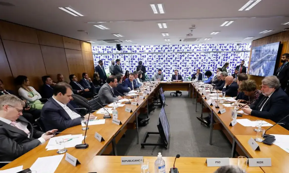 Câmara define grupo para combater adultização infantil nas redes sociais em 30 dias