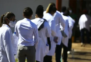Revalida define nota de corte em 61 pontos na primeira fase de 2025/2