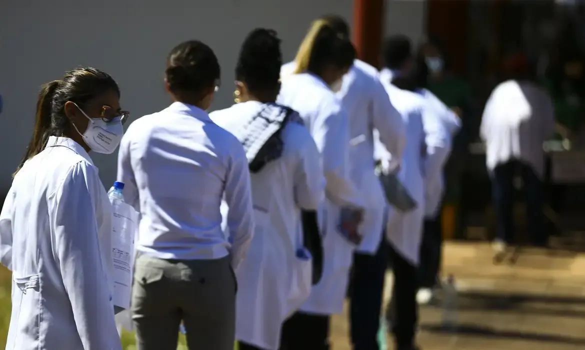 Revalida define nota de corte em 61 pontos na primeira fase de 2025/2