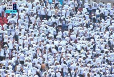 Torcida do Santos fica de costas para o campo após Vasco fazer 6 x 0