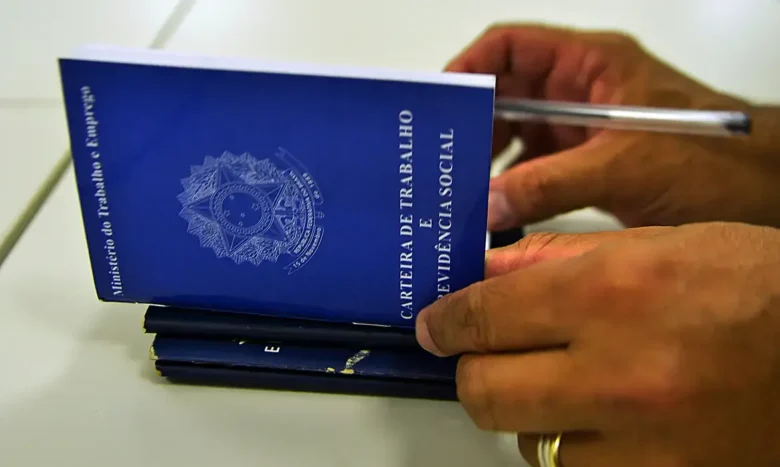 Brasil cria 147 mil empregos com carteira assinada em agosto