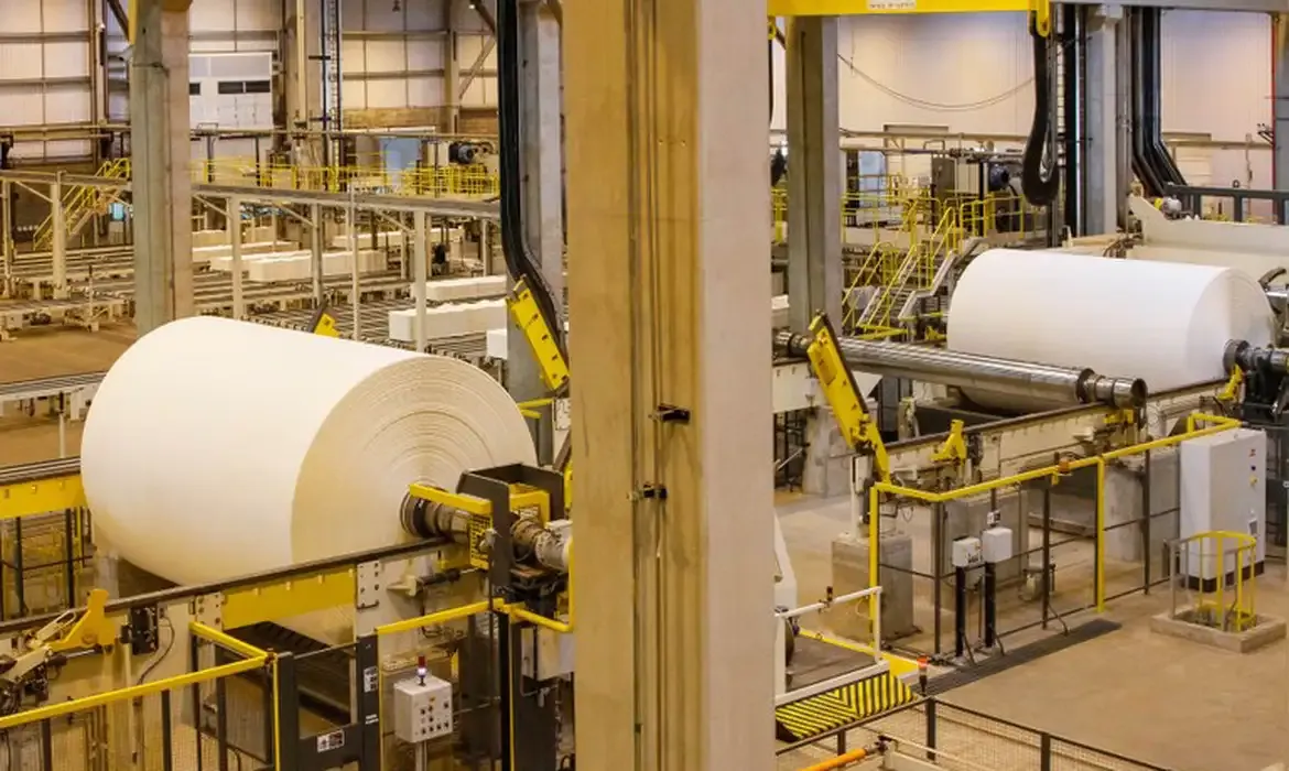 EUA retiram tarifas sobre exportações brasileiras de celulose e ferro-níquel