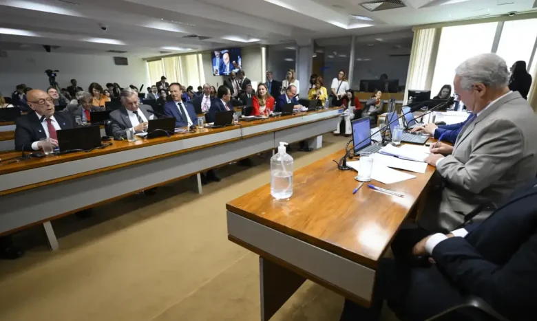 Senado aprova isenção de IR para trabalhadores que ganham até 5 mil reais