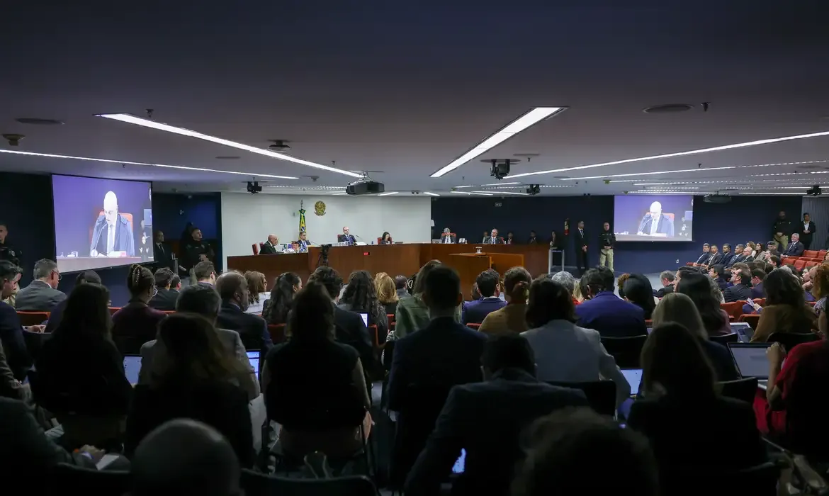 Heleno se distanciou de Bolsonaro e nega envolvimento em golpe