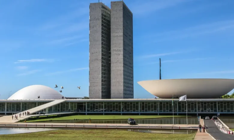 Senado aprova aumento de pena para quem fornece drogas a menores