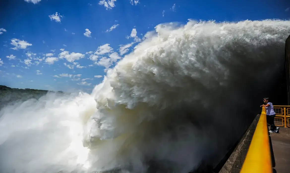 Itaipu alcança marca histórica de 3,1 bilhões de MWh produzidos