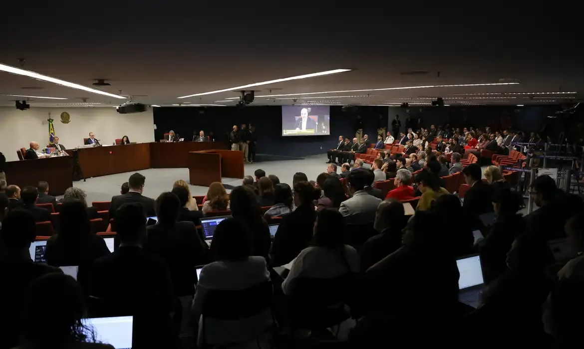 Fux defende que ação sobre trama golpista deveria tramitar na primeira instância