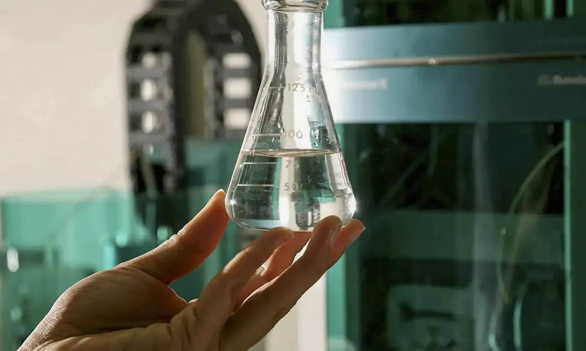 Intoxicação por metanol apresenta sinais distintos do consumo de álcool