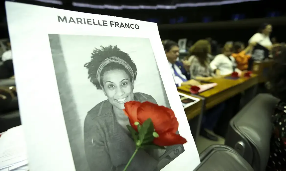 Rede X deve fornecer dados de usuários que ofenderam Marielle
