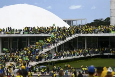 Câmara discute anistia a golpistas em reunião marcada por Hugo Motta