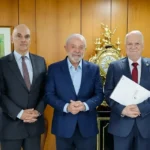 Fachin e Moraes convidam Lula para assumir o comando do STF