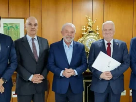 Fachin e Moraes convidam Lula para assumir o comando do STF