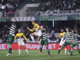 Lance de Coritiba x Criciúma. Imagem: Celso da Luz/CEC