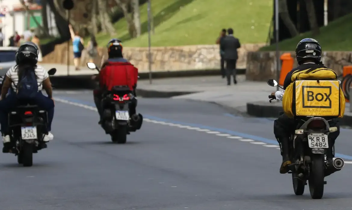 Número de trabalhadores por aplicativos cresce 170% em 10 anos, revela BC