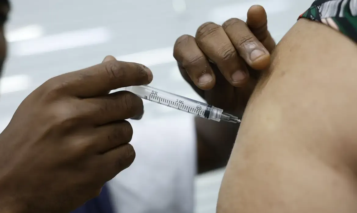 Internações por Influenza A e Covid Crescem No Distrito Federal e Goiás