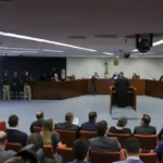 Trama golpista no STF tem julgamento suspenso após falas da defesa
