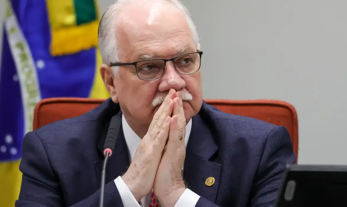 Fachin é alvo de agressão em universidade de Curitiba