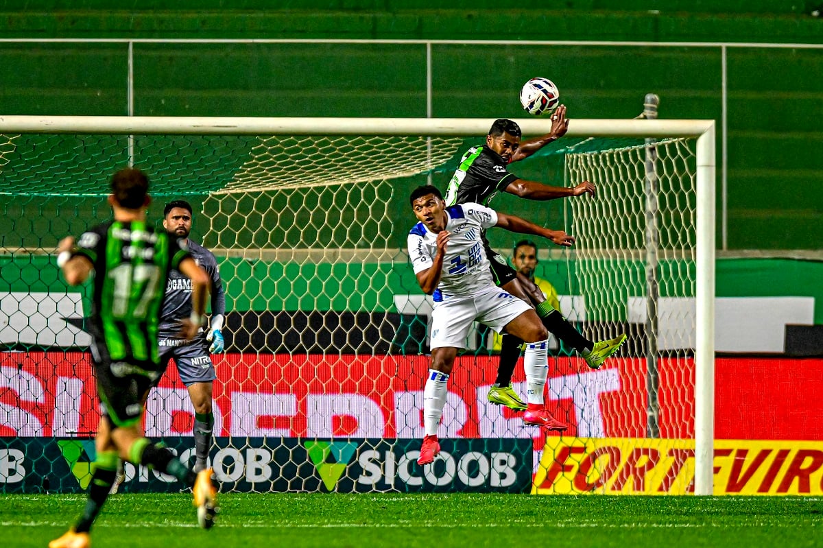 Lance de América-MG x Avaí. Imagem: Mourão Panda/América-MG