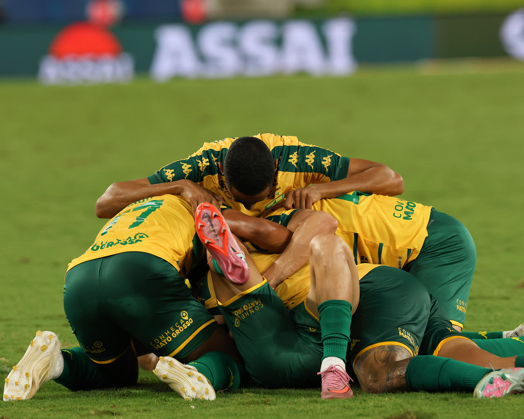Vila Nova x Cuiabá: onde assistir, escalações e como chegam as equipes na Série B. Imagem: AssCom Dourado