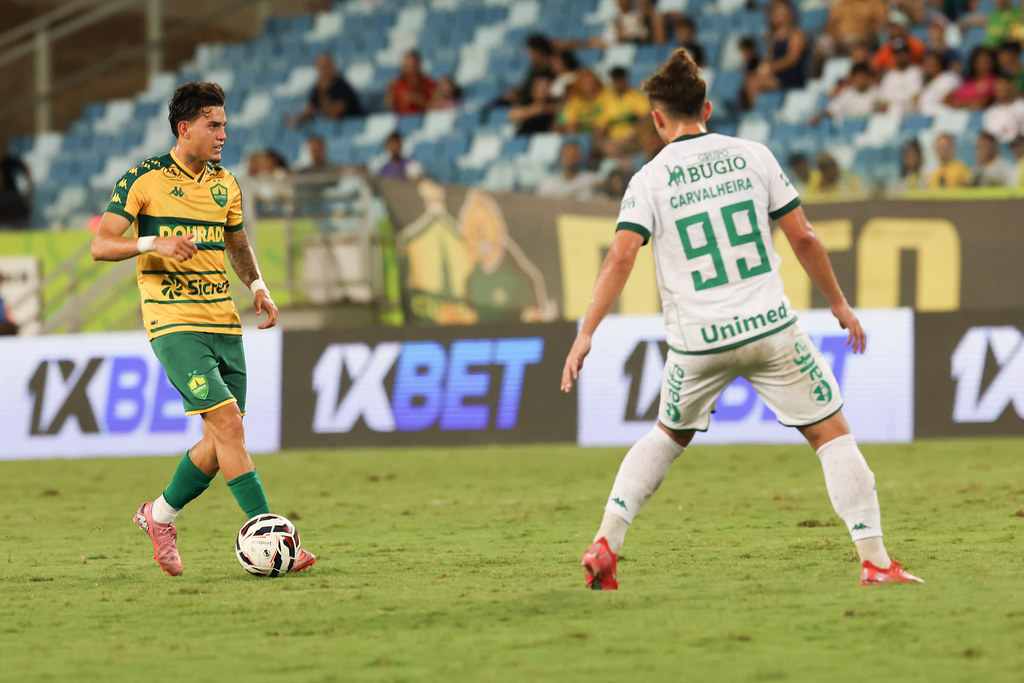 Vila Nova x Cuiabá: onde assistir, escalações e como chegam as equipes na Série B. Imagem: AssCom Dourado