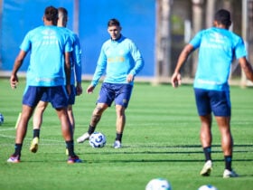 Grêmio x Vitória ao vivo: onde assistir, escalações e tudo sobre o duelo pelo Brasileirão 2025. Imagem: Lucas Uebel/GFBPA