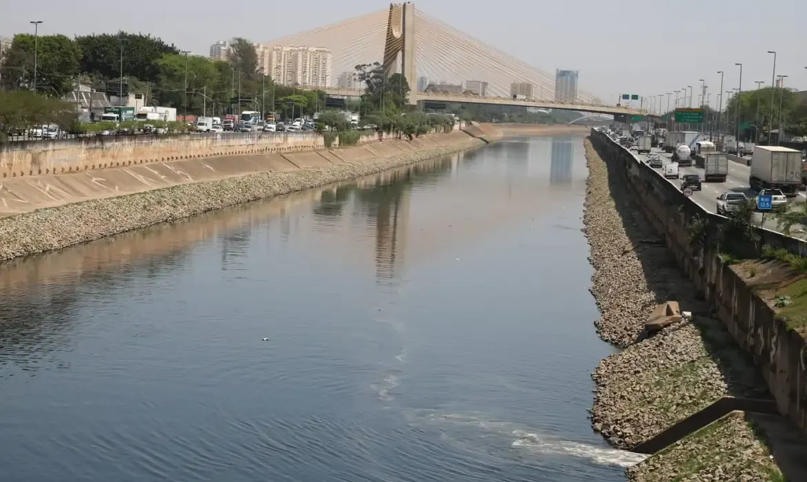 Rio Tietê segue vulnerável mesmo após redução da poluição
